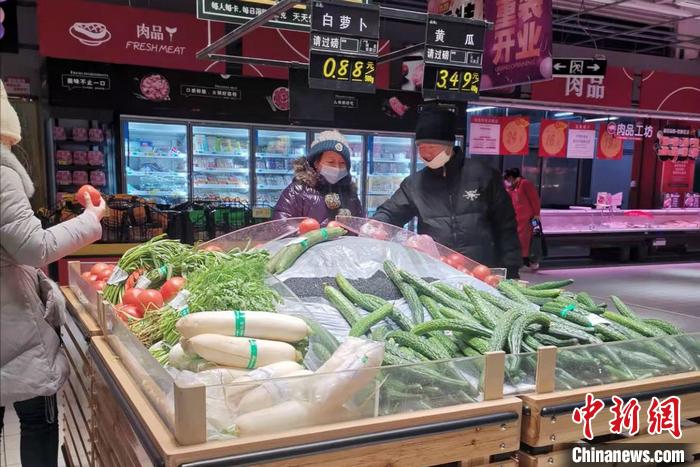 图为民众在北京丰台区一家超市内购物。<a target='_blank' href='http://www.chinanews.com/' >中新网</a>记者 谢艺观 摄