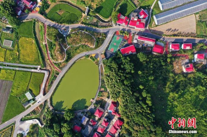 资料图：航拍江西省萍乡市芦溪县银河镇紫溪村秀美乡村。 刘占昆 摄