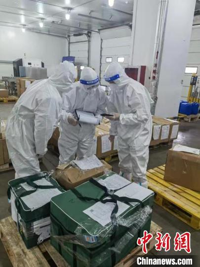 60余国3560箱进口冷链食品展品查验合格进入进博会场馆