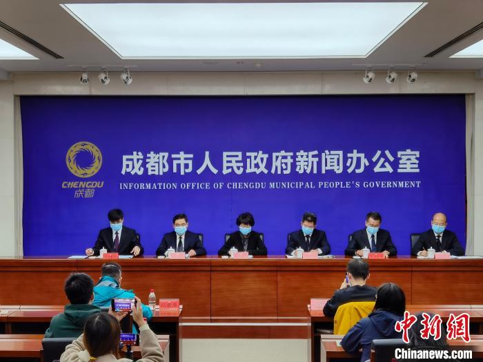 疾控专家：成都所有病例源头清楚疫情总体上可控