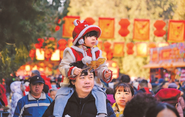 2月11日，市民游客回到了阔别已久的地坛庙会。
